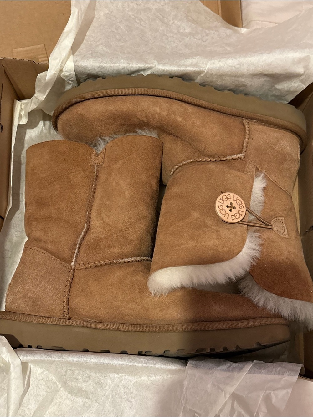 UGG W Bailey Button II Chestnut Suede Boot - Chestnut Size 8 - Picture 2 of 2